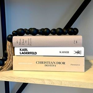 Designer Coffee table/Bookshelf books 📖